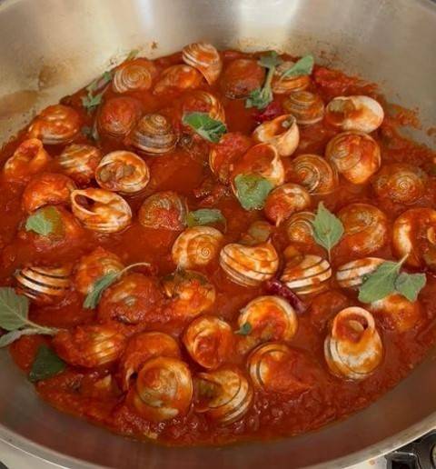 Ricetta lumache al sugo piccanti